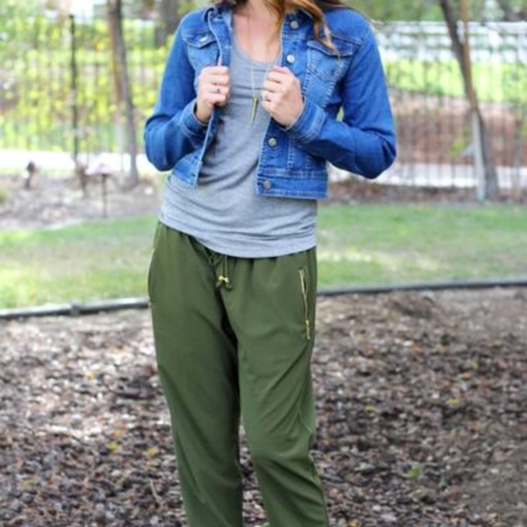 Lightweight Green Pants with Elastic Waist - Picture 3 of 4